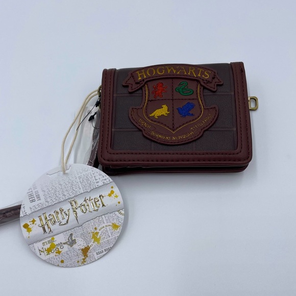 Loungefly Handbags - Loungefly- Harry Potter Hogwarts Wallet/ Wristlet